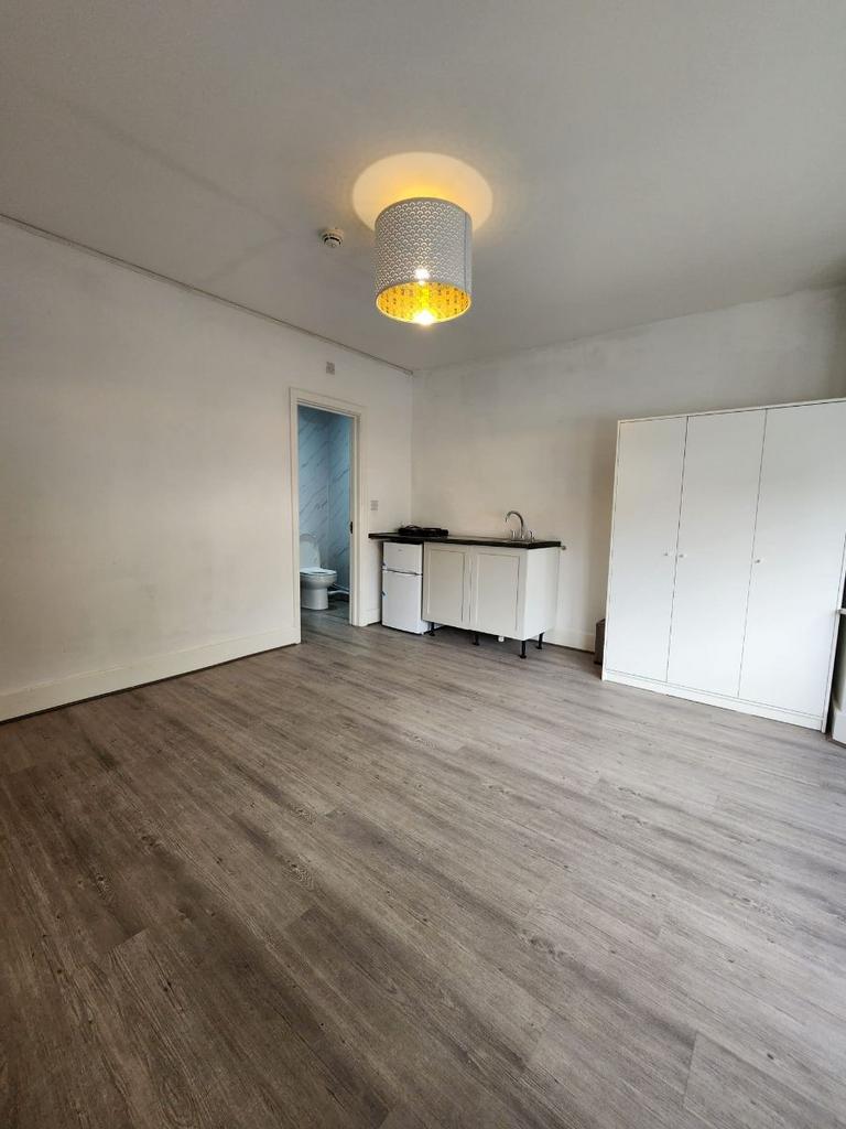 Apartment in Wembley - View 2