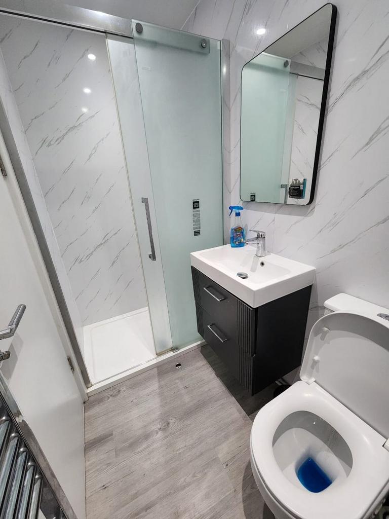 Apartment in Wembley - View 3
