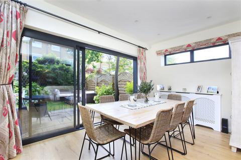 2 bedroom house to rent, St Catherine's Close, London SW17