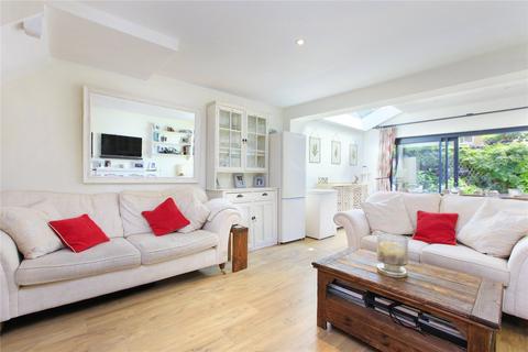 2 bedroom house to rent, St Catherine's Close, London SW17