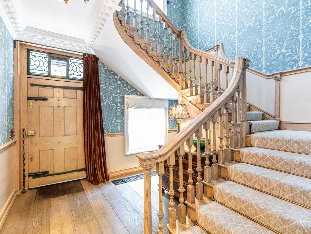 House in London - View 2