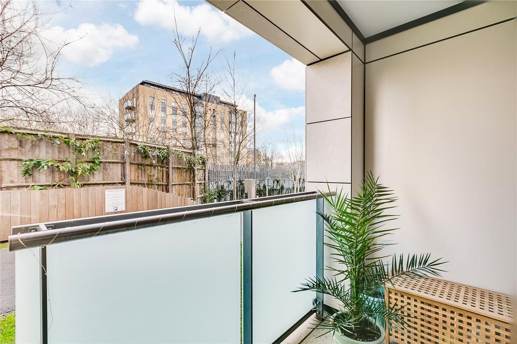 Apartment in Brentford - View 5