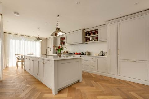 6 bedroom detached house to rent, Ham Farm Road, Surrey TW10