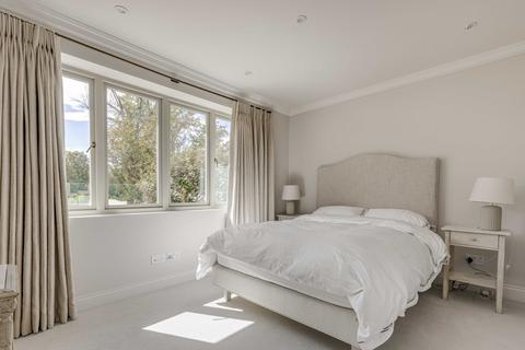6 bedroom detached house to rent, Ham Farm Road, Surrey TW10