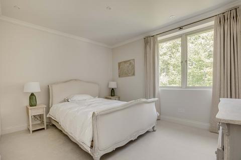 6 bedroom detached house to rent, Ham Farm Road, Surrey TW10