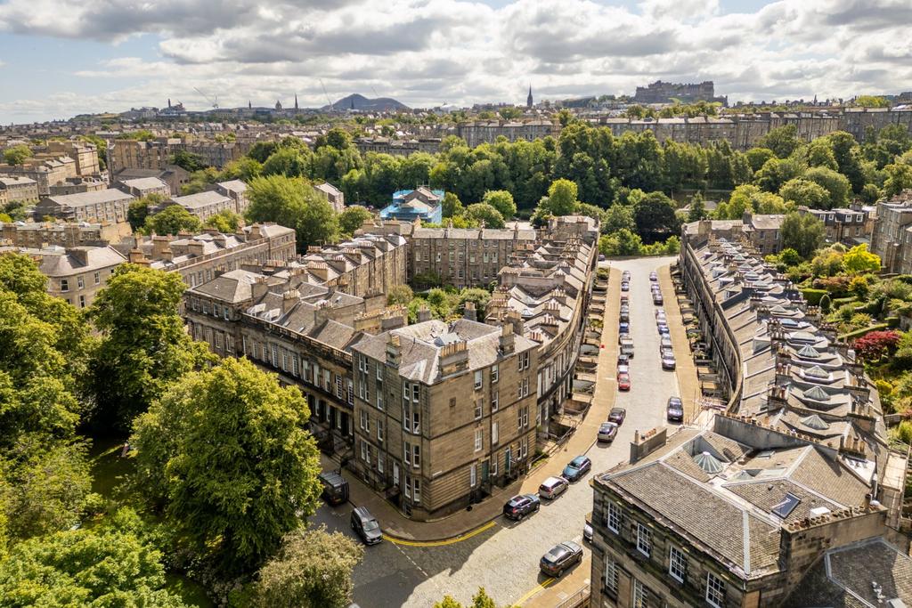 Apartment in Edinburgh - View 3