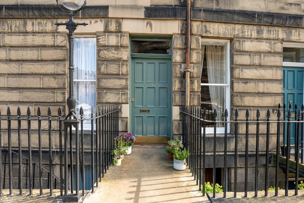 Apartment in Edinburgh - More