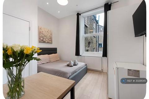 Studio to rent, Perham Road, London, W14