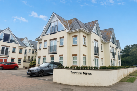 2 bedroom apartment to rent, Pentire Crescent, Newquay, TR7