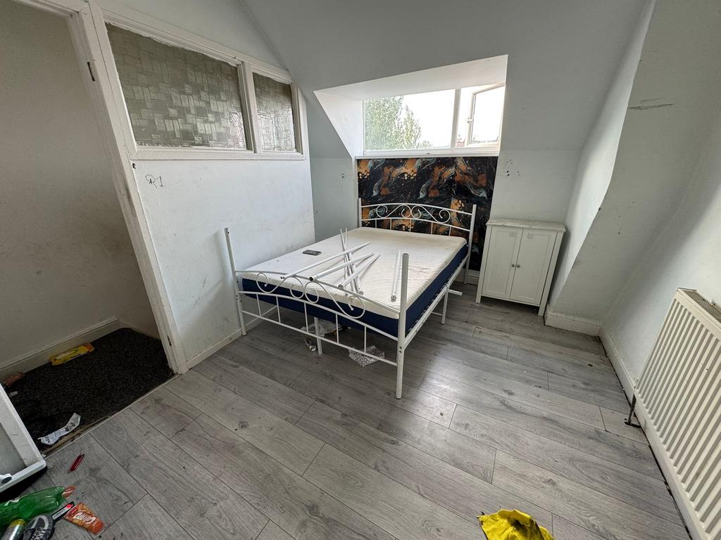 House in Sheffield, South Yorkshire - More