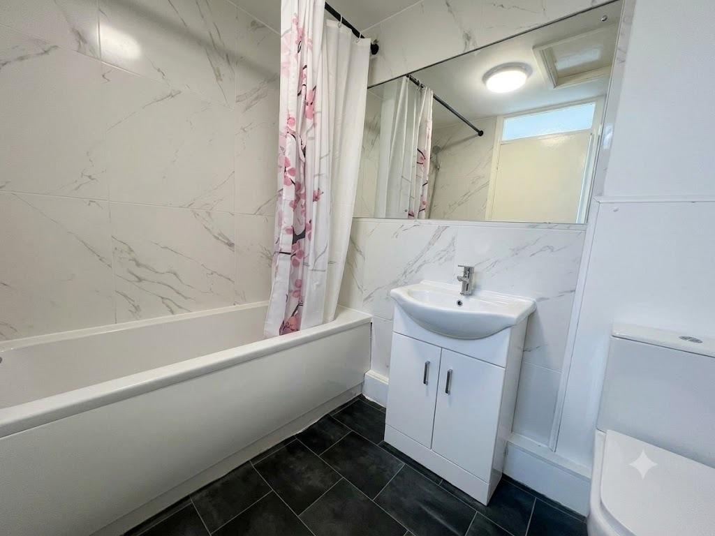 Apartment in Manchester, Greater Manchester - View 5