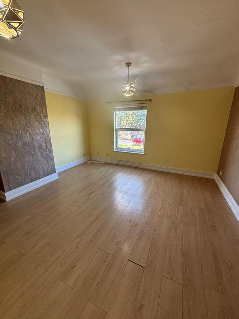 Apartment in Liverpool, Clock Tower Park, Fazakerley - View 4