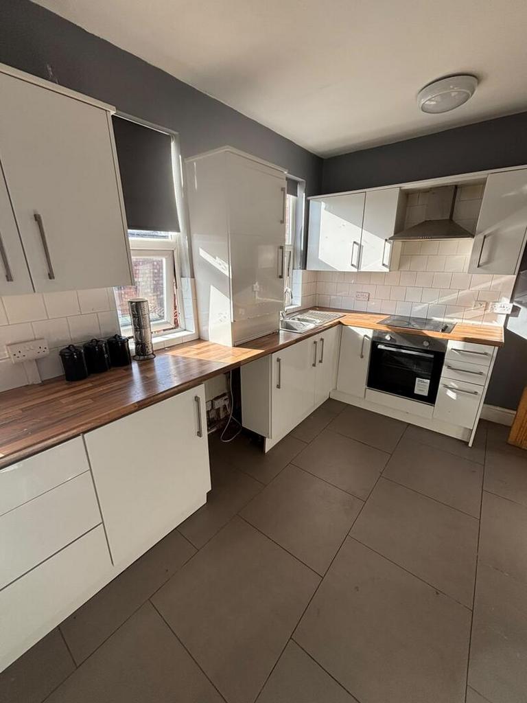 Apartment in Liverpool, Clock Tower Park, Fazakerley - View 5
