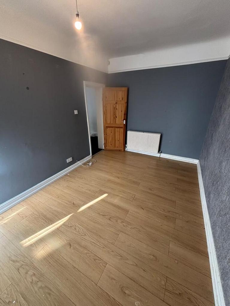 Apartment in Liverpool, Clock Tower Park, Fazakerley - More