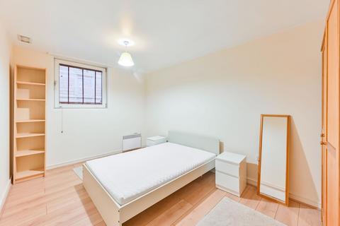 1 bedroom flat to rent, Salamanca Place, SE1, Albert Embankment, London, SE1
