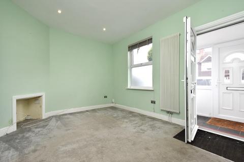 2 bedroom house to rent, Green Lane, London