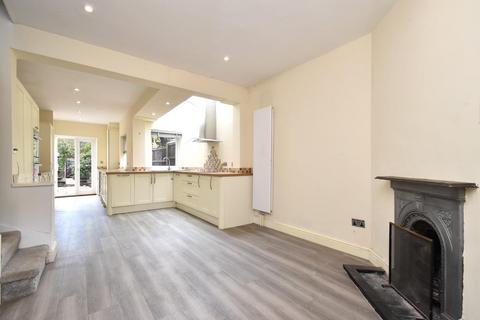 2 bedroom house to rent, Green Lane, London