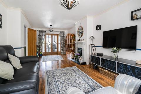4 bedroom semi-detached house for sale, Holly Drive, North Chingford