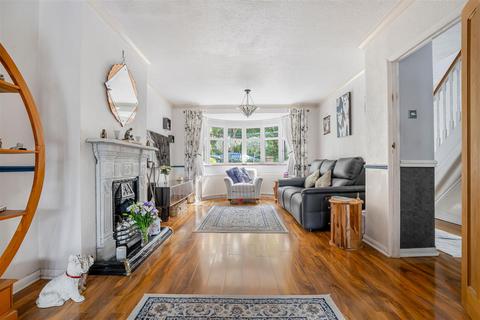 4 bedroom semi-detached house for sale, Holly Drive, North Chingford