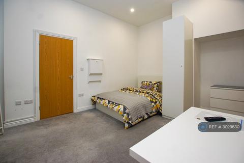 Studio to rent, Victoria Road South, Southsea, PO5
