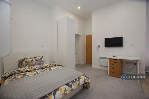 Studio to rent, Victoria Road South, Southsea, PO5