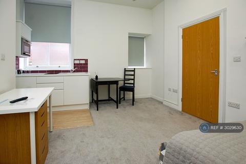 Studio to rent, Victoria Road South, Southsea, PO5