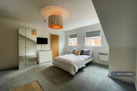 Studio to rent, Victoria Road South, Southsea, PO5
