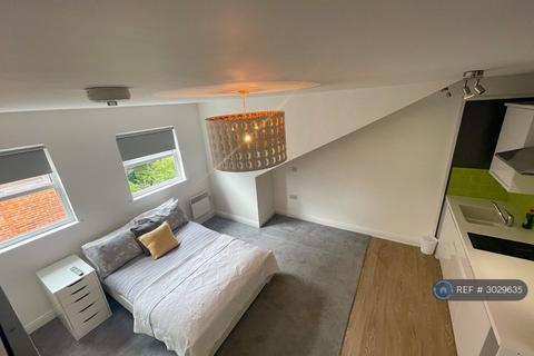 Studio to rent, Victoria Road South, Southsea, PO5