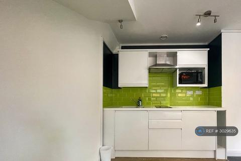 Studio to rent, Victoria Road South, Southsea, PO5