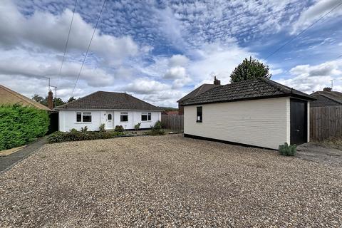 4 bedroom detached bungalow to rent, Centre Drive, Newmarket, Suffolk