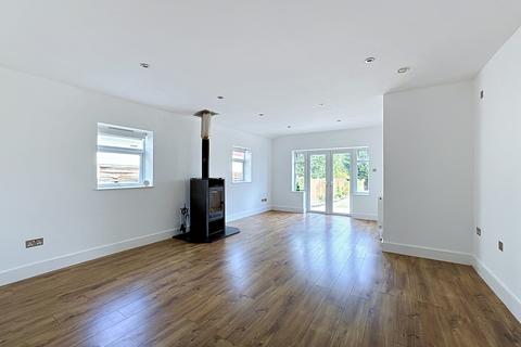 4 bedroom detached bungalow to rent, Centre Drive, Newmarket, Suffolk