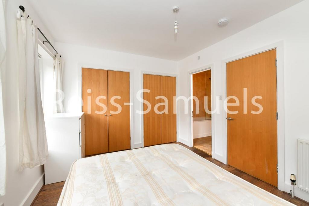 House in Isle of dogs, Docklands,London - More