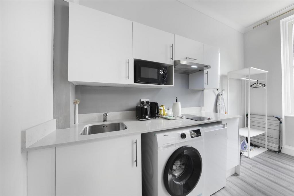 Apartment in Maida Vale - View 3