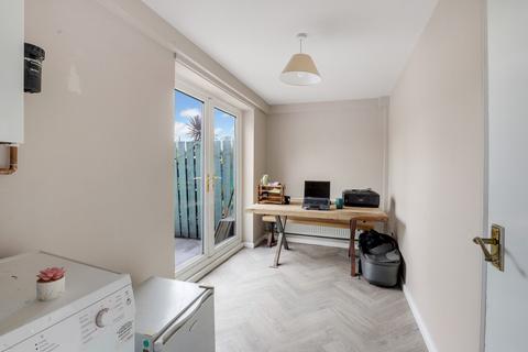3 bedroom terraced house for sale, Aaron Close, Nottingham NG11