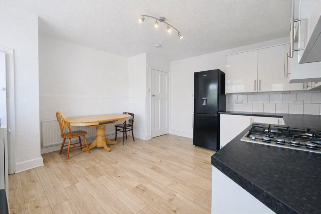 Apartment in London, Worton - View 3