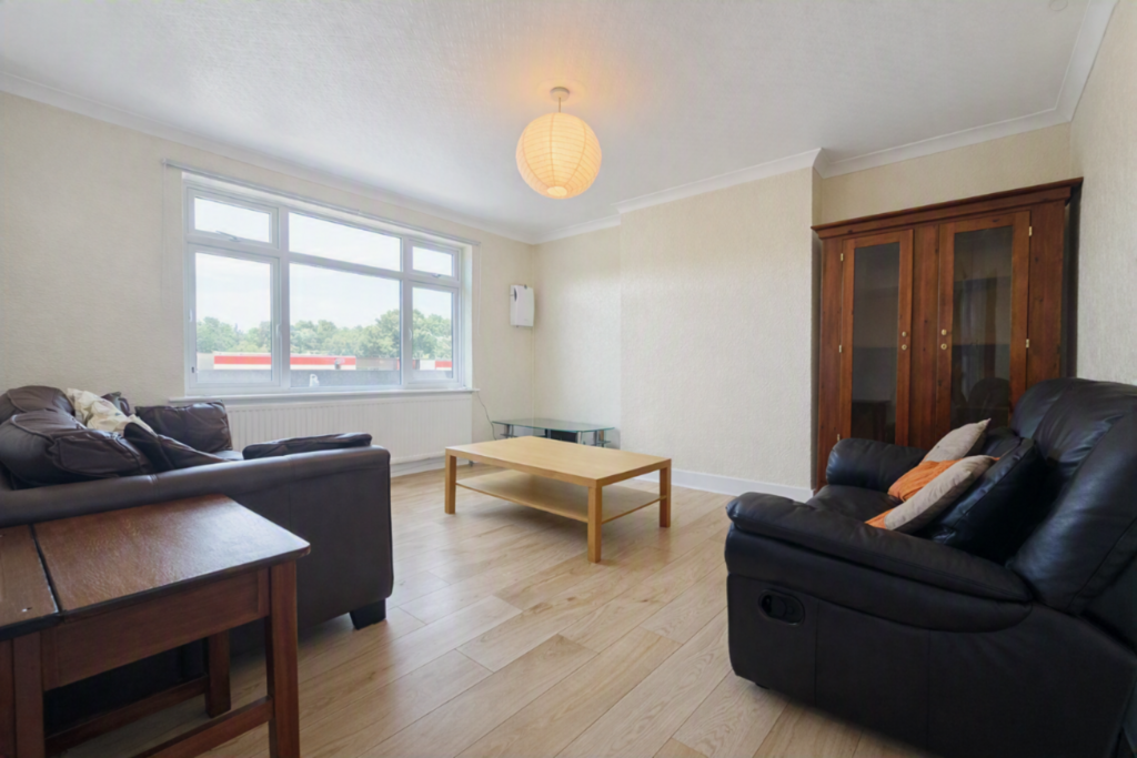 Apartment in London, Worton - View 4