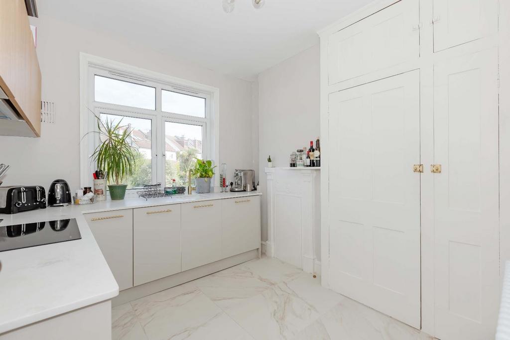 Apartment in Hove - View 2
