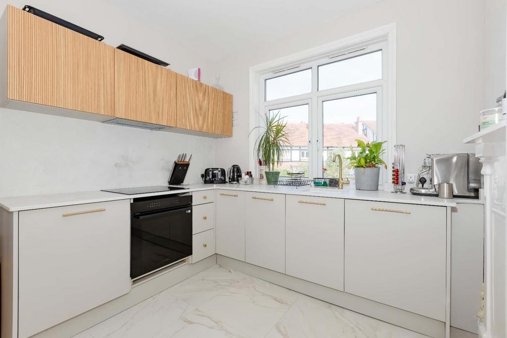 Apartment in Hove - View 3