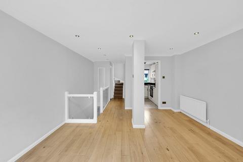 3 bedroom mews to rent, Welland Mews, London, E1W