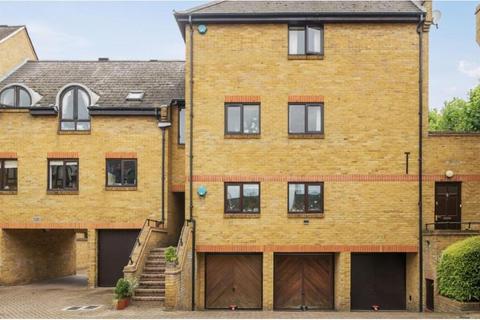 3 bedroom mews to rent, Welland Mews, London, E1W