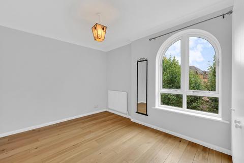 3 bedroom mews to rent, Welland Mews, London, E1W