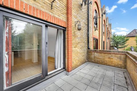 3 bedroom mews to rent, Welland Mews, London, E1W