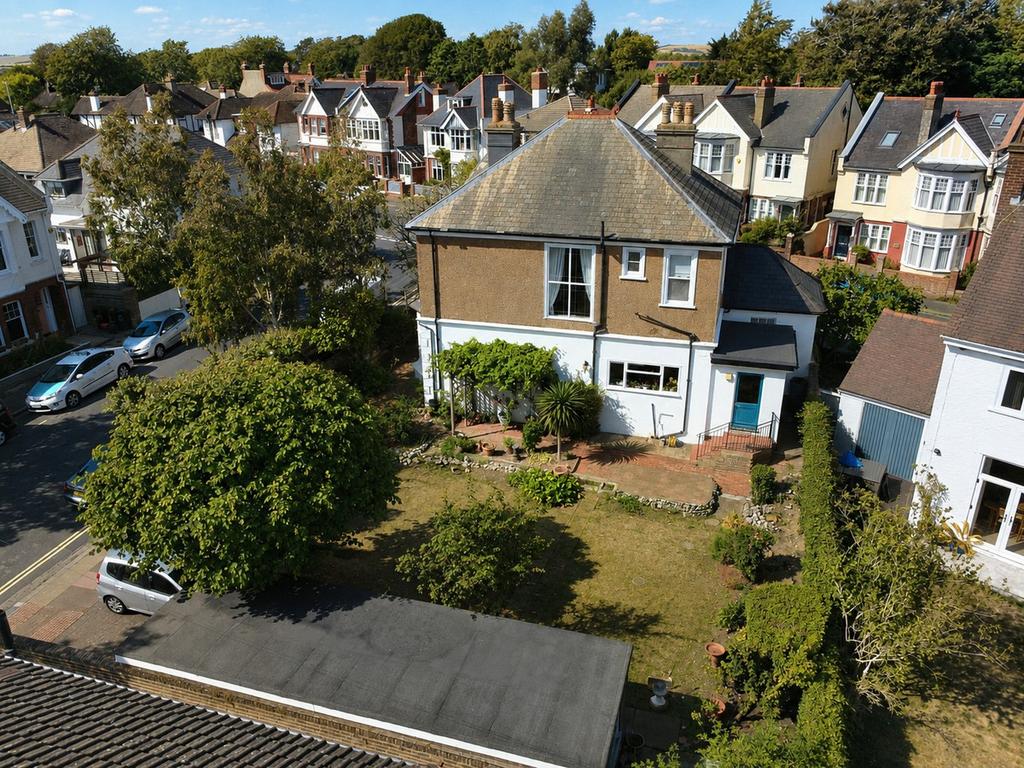 House in Brighton, Aldrington - More