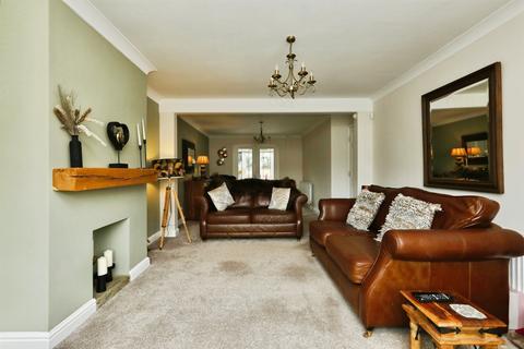 4 bedroom semi-detached house for sale, Cookridge Drive, Hatfield, Doncaster