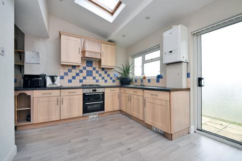 2 bedroom terraced house to rent, Boleyn Drive, West Molesey