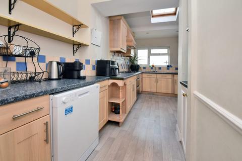 2 bedroom terraced house to rent, Boleyn Drive, West Molesey