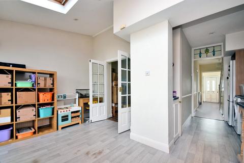 2 bedroom terraced house to rent, Boleyn Drive, West Molesey