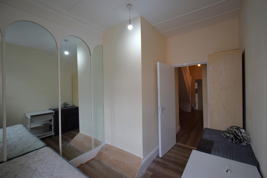 Apartment in Harrow - More