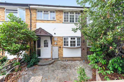2 bedroom end of terrace house for sale, Bideford Close, Feltham