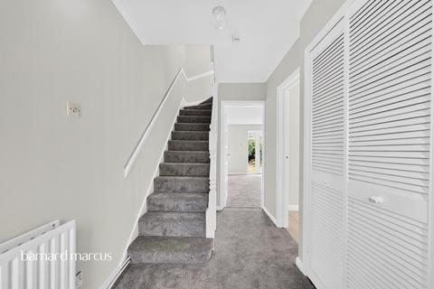 2 bedroom end of terrace house for sale, Bideford Close, Feltham